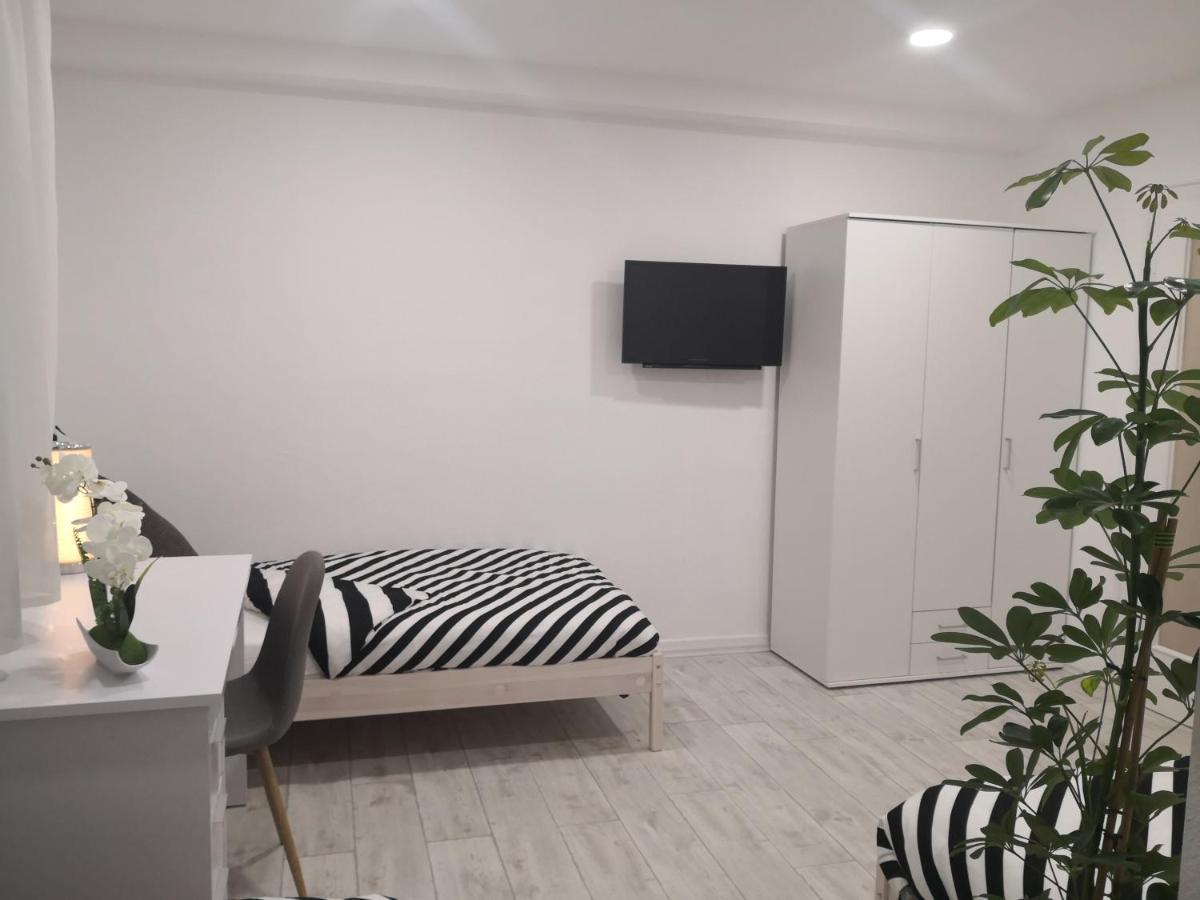 Schoene Und Optimal Gelegene Wohnung Weisskirchen المظهر الخارجي الصورة